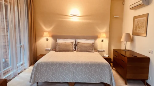 Nauji, modernūs ir jaukūs svečių namai, įsikūrę Bir